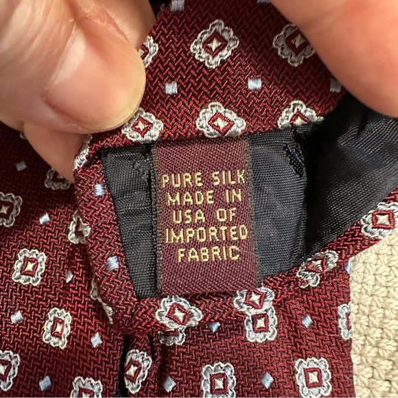 Brooks Brothers pure silk necktie, dark red with square pattern, office, date - Picture 7 of 7